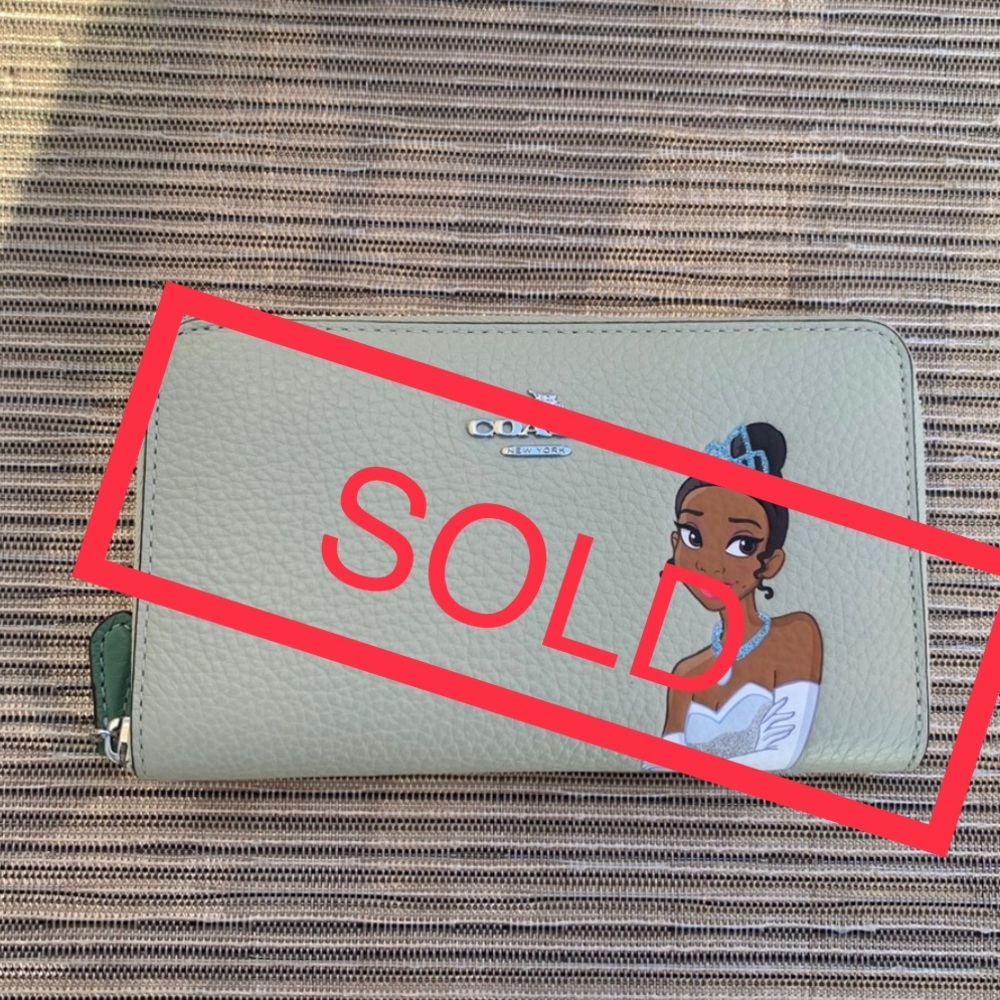 Coach Disney Tiana Medium Wallet